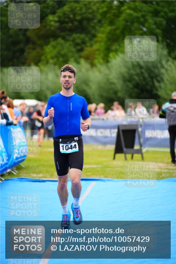 30.08.2026 - Elbe Triathlon Hamburg LAZAROV Photography http://msf.ph/oto/10057429 30.08.2026 11:19:23 Ziel 995, 1044 meine-sportfotos.de