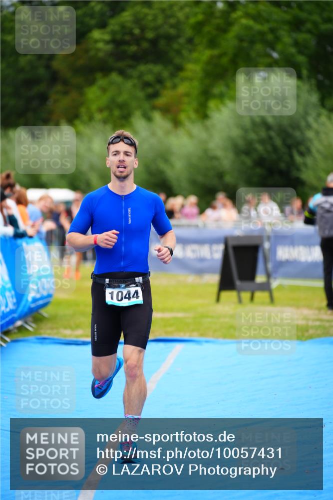30.08.2026 - Elbe Triathlon Hamburg LAZAROV Photography http://msf.ph/oto/10057431 30.08.2026 11:19:23 Ziel 995, 1044 meine-sportfotos.de