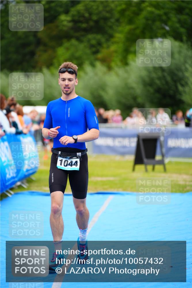 30.08.2026 - Elbe Triathlon Hamburg LAZAROV Photography http://msf.ph/oto/10057432 30.08.2026 11:19:23 Ziel 995, 1044 meine-sportfotos.de