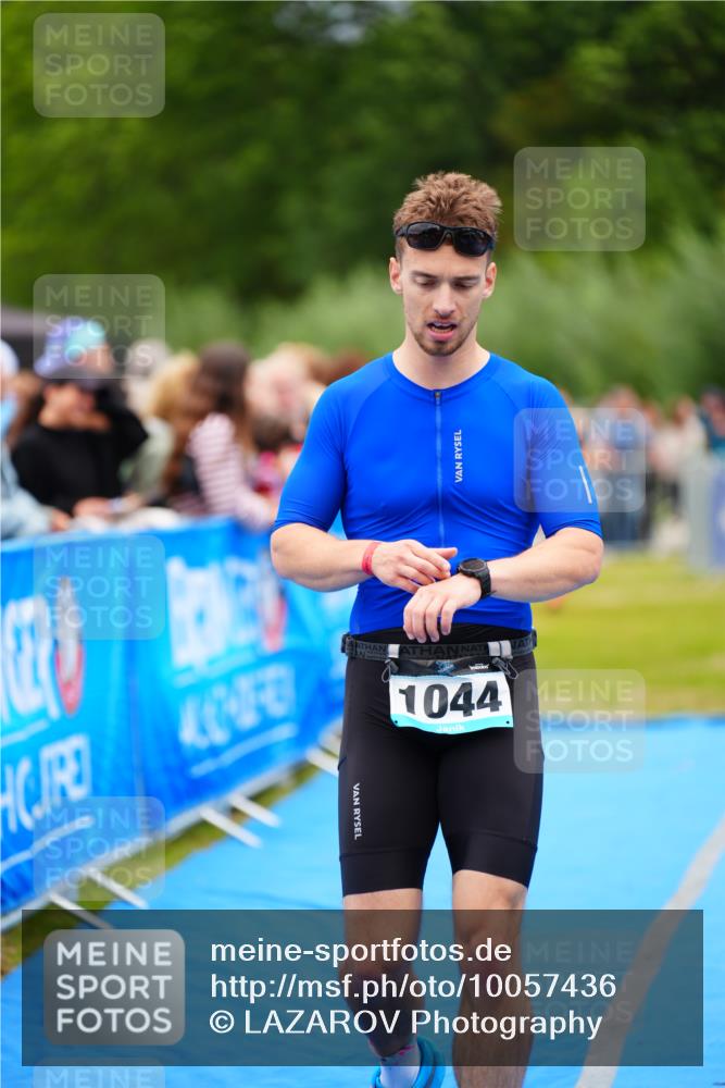 30.08.2026 - Elbe Triathlon Hamburg LAZAROV Photography http://msf.ph/oto/10057436 30.08.2026 11:19:24 Ziel 995, 1044 meine-sportfotos.de