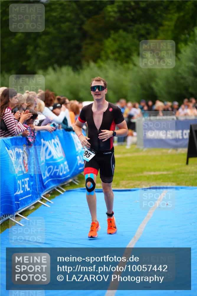 30.08.2026 - Elbe Triathlon Hamburg LAZAROV Photography http://msf.ph/oto/10057442 30.08.2026 11:19:30 Ziel 950, 995 meine-sportfotos.de