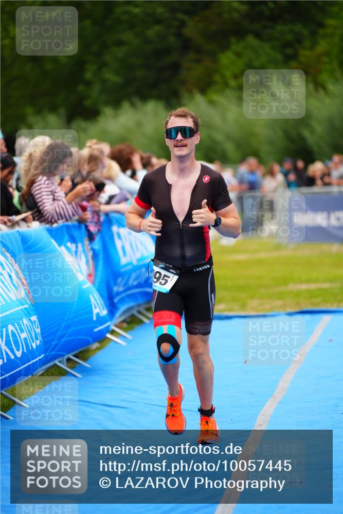 30.08.2026 - Elbe Triathlon Hamburg LAZAROV Photography http://msf.ph/oto/10057445 30.08.2026 11:19:30 Ziel 950, 995 meine-sportfotos.de