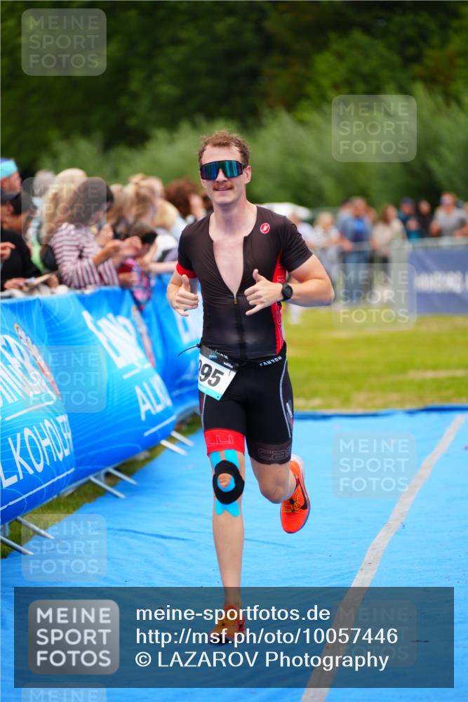 30.08.2026 - Elbe Triathlon Hamburg LAZAROV Photography http://msf.ph/oto/10057446 30.08.2026 11:19:31 Ziel 950, 995 meine-sportfotos.de