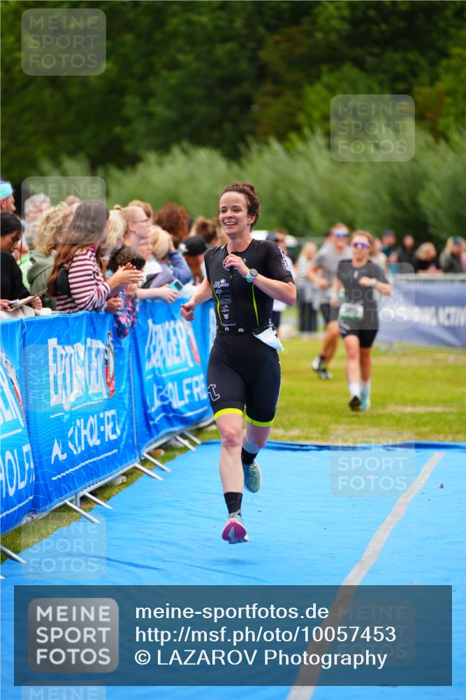 30.08.2026 - Elbe Triathlon Hamburg LAZAROV Photography http://msf.ph/oto/10057453 30.08.2026 11:19:35 Ziel 950, 1091, 1108, 1111 meine-sportfotos.de