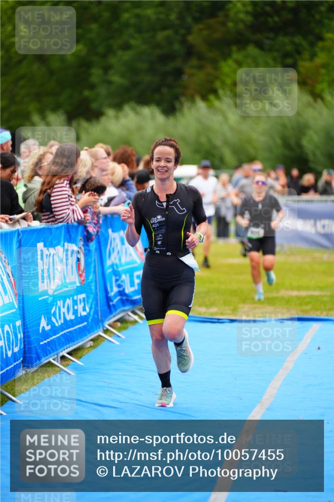 30.08.2026 - Elbe Triathlon Hamburg LAZAROV Photography http://msf.ph/oto/10057455 30.08.2026 11:19:35 Ziel 950, 1091, 1108, 1111 meine-sportfotos.de