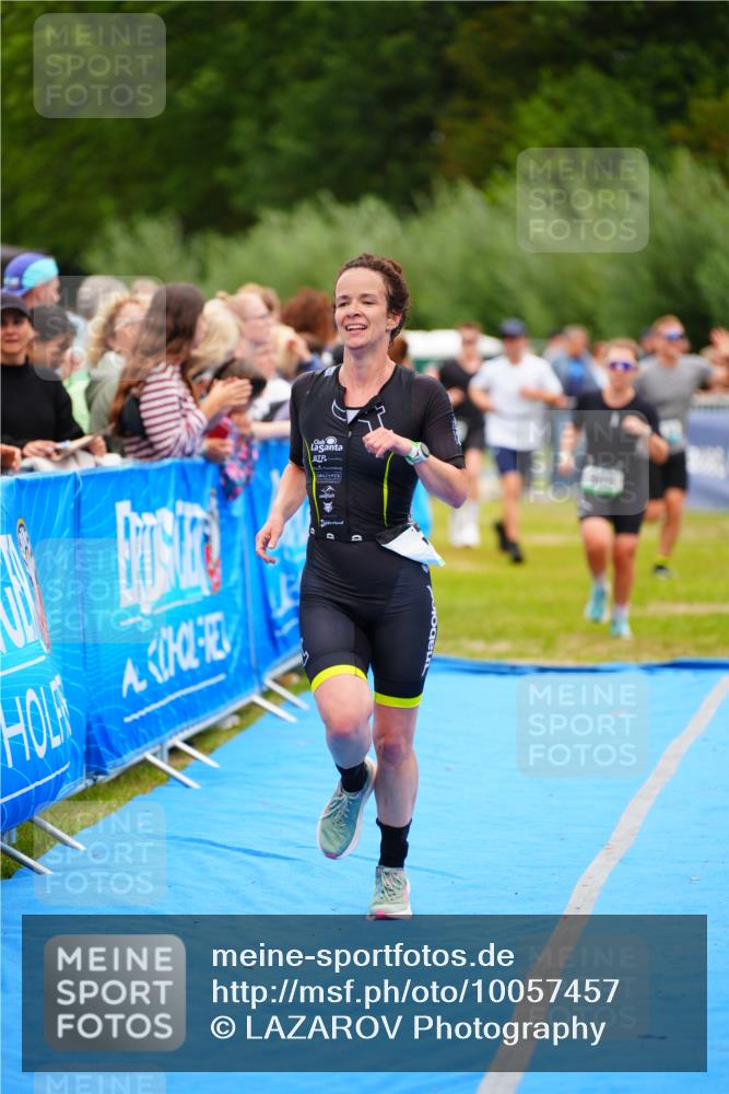 30.08.2026 - Elbe Triathlon Hamburg LAZAROV Photography http://msf.ph/oto/10057457 30.08.2026 11:19:36 Ziel 950, 1091, 1108, 1111 meine-sportfotos.de