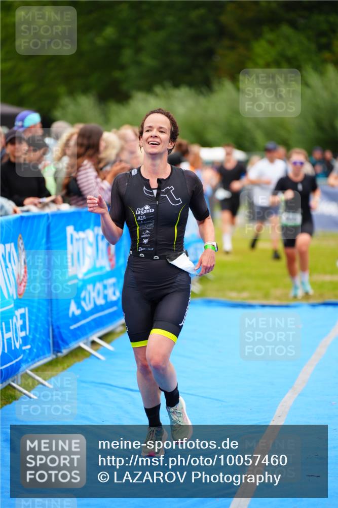 30.08.2026 - Elbe Triathlon Hamburg LAZAROV Photography http://msf.ph/oto/10057460 30.08.2026 11:19:36 Ziel 950, 1091, 1108, 1111 meine-sportfotos.de