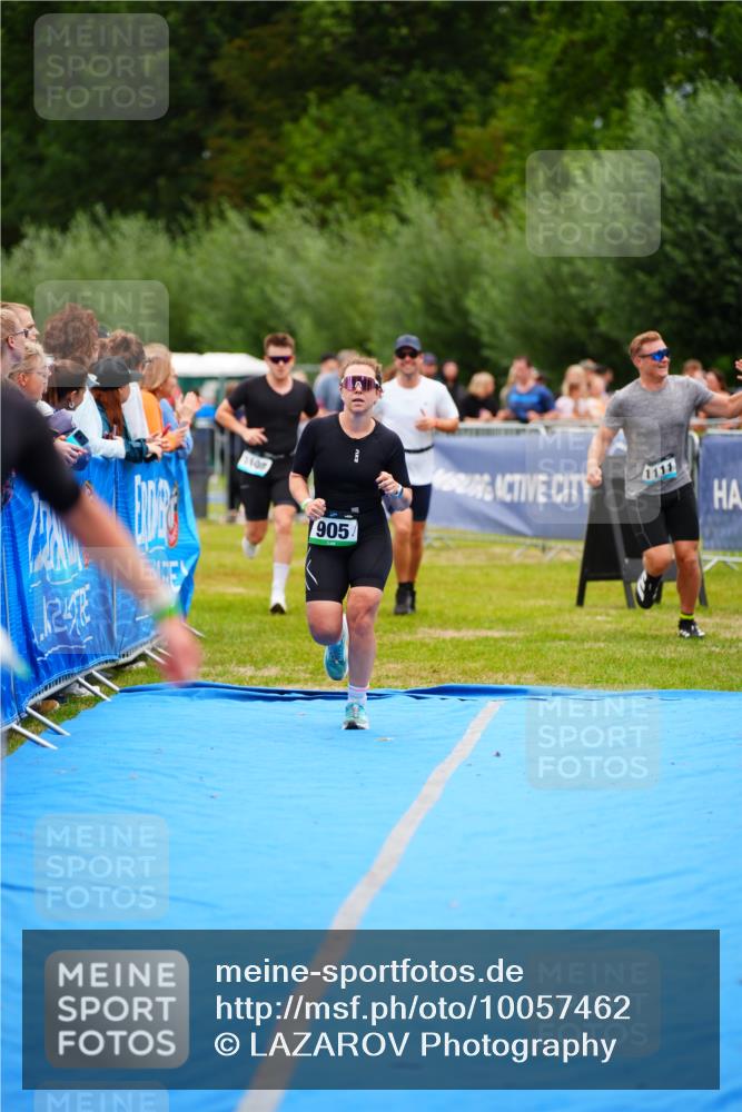 30.08.2026 - Elbe Triathlon Hamburg LAZAROV Photography http://msf.ph/oto/10057462 30.08.2026 11:19:37 Ziel 950, 1091, 1108, 1111 meine-sportfotos.de