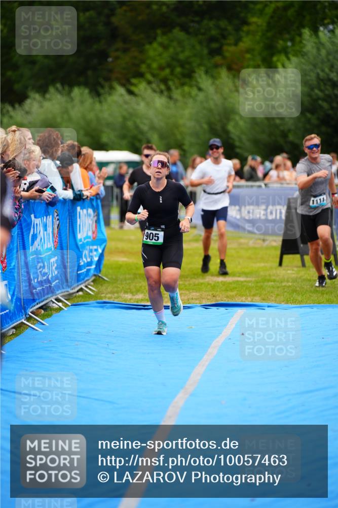 30.08.2026 - Elbe Triathlon Hamburg LAZAROV Photography http://msf.ph/oto/10057463 30.08.2026 11:19:37 Ziel 950, 1091, 1108, 1111 meine-sportfotos.de