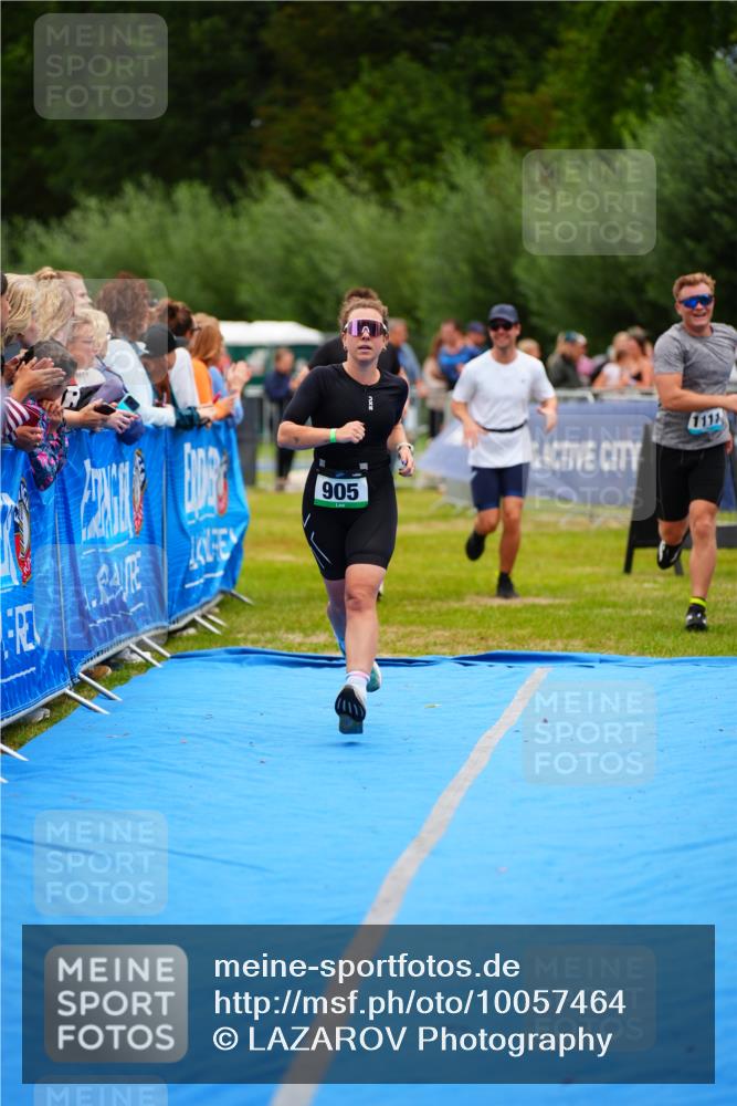 30.08.2026 - Elbe Triathlon Hamburg LAZAROV Photography http://msf.ph/oto/10057464 30.08.2026 11:19:38 Ziel 950, 1091, 1108, 1111 meine-sportfotos.de
