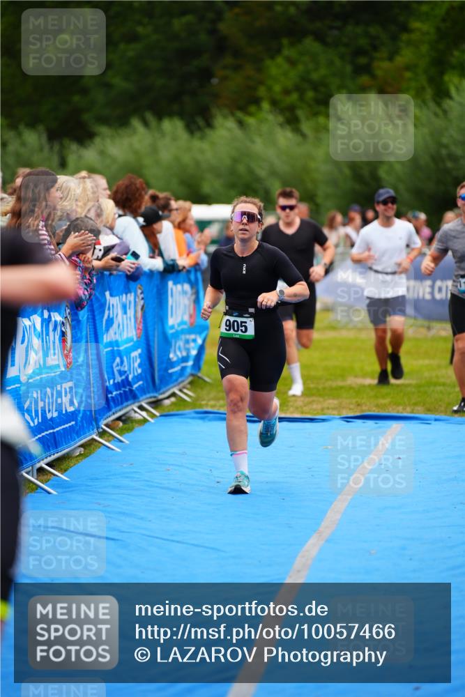 30.08.2026 - Elbe Triathlon Hamburg LAZAROV Photography http://msf.ph/oto/10057466 30.08.2026 11:19:38 Ziel 950, 1091, 1108, 1111 meine-sportfotos.de
