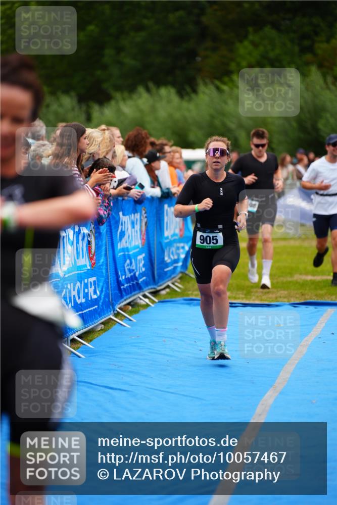 30.08.2026 - Elbe Triathlon Hamburg LAZAROV Photography http://msf.ph/oto/10057467 30.08.2026 11:19:38 Ziel 950, 1091, 1108, 1111 meine-sportfotos.de