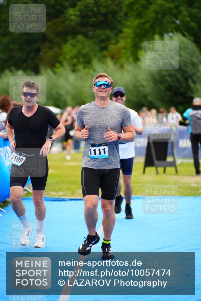 30.08.2026 - Elbe Triathlon Hamburg LAZAROV Photography http://msf.ph/oto/10057474 30.08.2026 11:19:41 Ziel 1091, 1108, 1111 meine-sportfotos.de