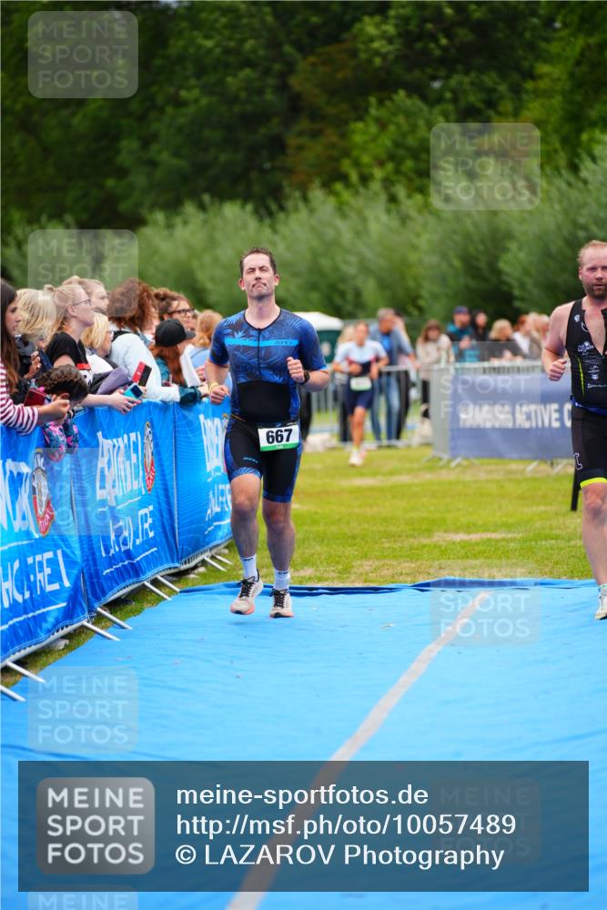 30.08.2026 - Elbe Triathlon Hamburg LAZAROV Photography http://msf.ph/oto/10057489 30.08.2026 11:19:48 Ziel 667, 704 meine-sportfotos.de