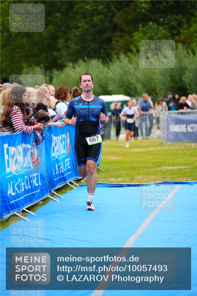 30.08.2026 - Elbe Triathlon Hamburg LAZAROV Photography http://msf.ph/oto/10057493 30.08.2026 11:19:48 Ziel 667, 704 meine-sportfotos.de