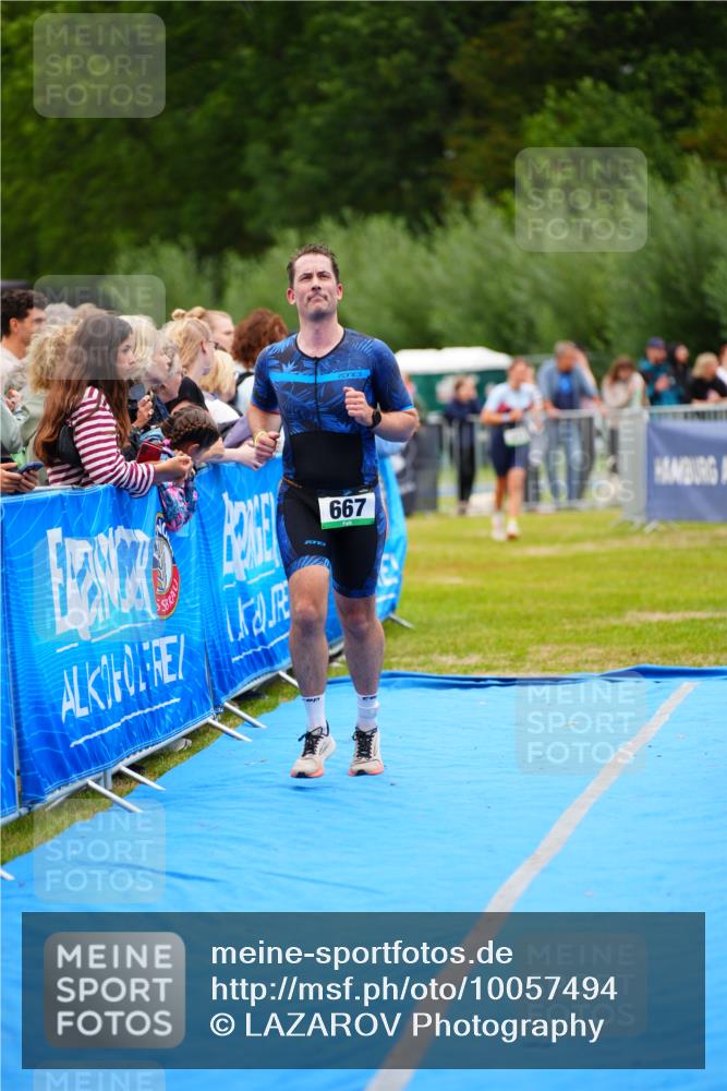 30.08.2026 - Elbe Triathlon Hamburg LAZAROV Photography http://msf.ph/oto/10057494 30.08.2026 11:19:49 Ziel 667, 704 meine-sportfotos.de