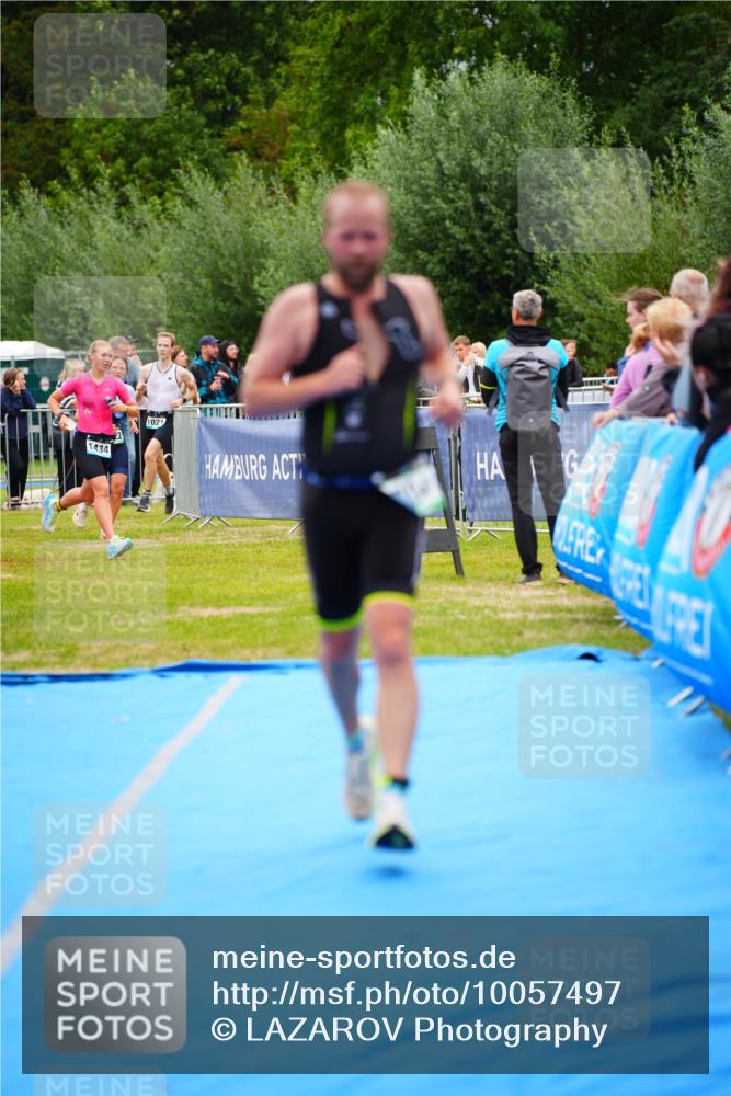 30.08.2026 - Elbe Triathlon Hamburg LAZAROV Photography http://msf.ph/oto/10057497 30.08.2026 11:19:50 Ziel 667, 704 meine-sportfotos.de