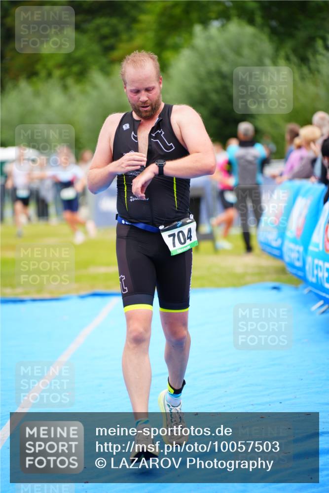30.08.2026 - Elbe Triathlon Hamburg LAZAROV Photography http://msf.ph/oto/10057503 30.08.2026 11:19:51 Ziel 667, 704 meine-sportfotos.de