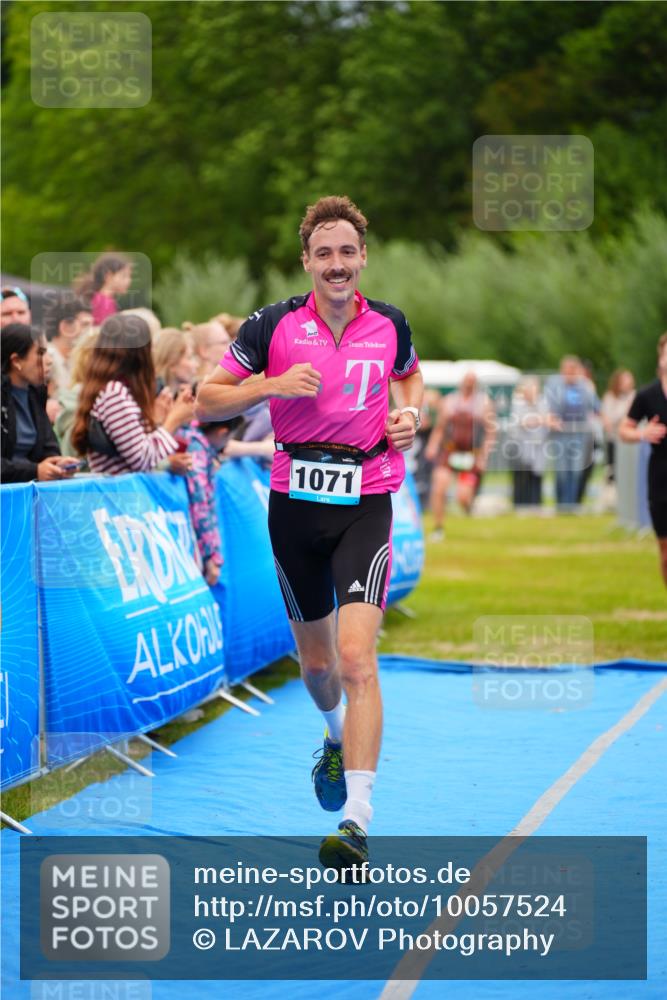 30.08.2026 - Elbe Triathlon Hamburg LAZAROV Photography http://msf.ph/oto/10057524 30.08.2026 11:20:01 Ziel 572, 725, 1071 meine-sportfotos.de