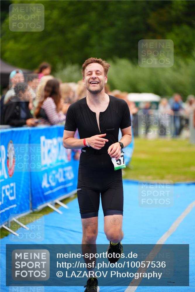 30.08.2026 - Elbe Triathlon Hamburg LAZAROV Photography http://msf.ph/oto/10057536 30.08.2026 11:20:04 Ziel 572, 725, 1071 meine-sportfotos.de