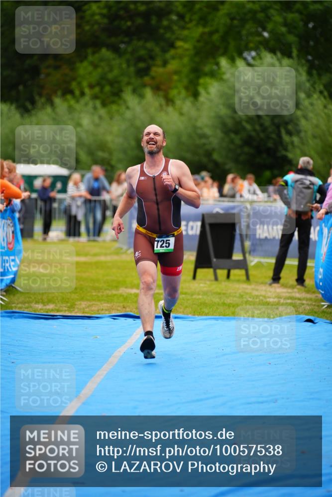 30.08.2026 - Elbe Triathlon Hamburg LAZAROV Photography http://msf.ph/oto/10057538 30.08.2026 11:20:06 Ziel 572, 725 meine-sportfotos.de