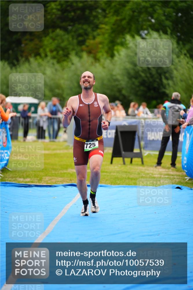 30.08.2026 - Elbe Triathlon Hamburg LAZAROV Photography http://msf.ph/oto/10057539 30.08.2026 11:20:06 Ziel 572, 725 meine-sportfotos.de