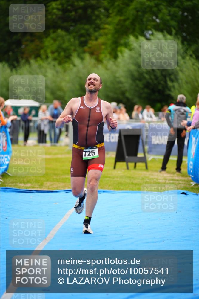 30.08.2026 - Elbe Triathlon Hamburg LAZAROV Photography http://msf.ph/oto/10057541 30.08.2026 11:20:06 Ziel 572, 725 meine-sportfotos.de