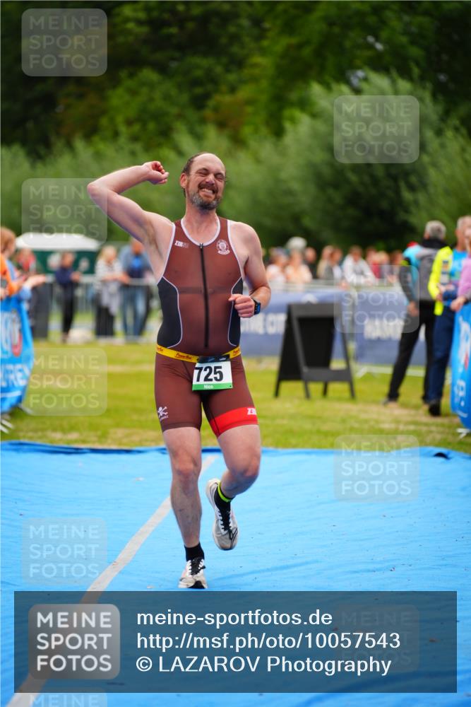 30.08.2026 - Elbe Triathlon Hamburg LAZAROV Photography http://msf.ph/oto/10057543 30.08.2026 11:20:07 Ziel 572, 725 meine-sportfotos.de