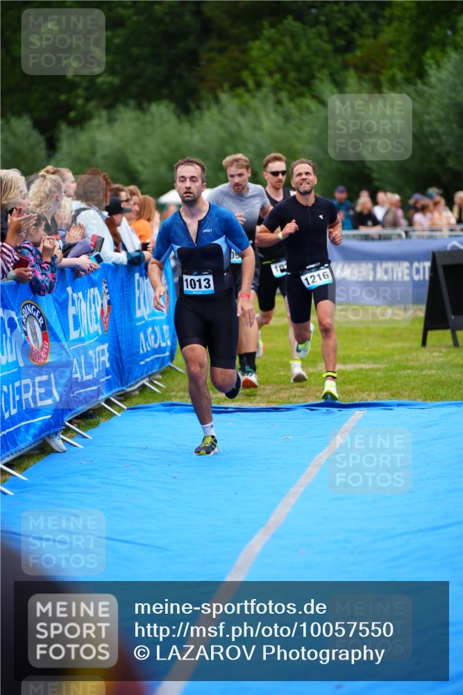 30.08.2026 - Elbe Triathlon Hamburg LAZAROV Photography http://msf.ph/oto/10057550 30.08.2026 11:20:19 Ziel 1013, 1029, 1094, 1216 meine-sportfotos.de