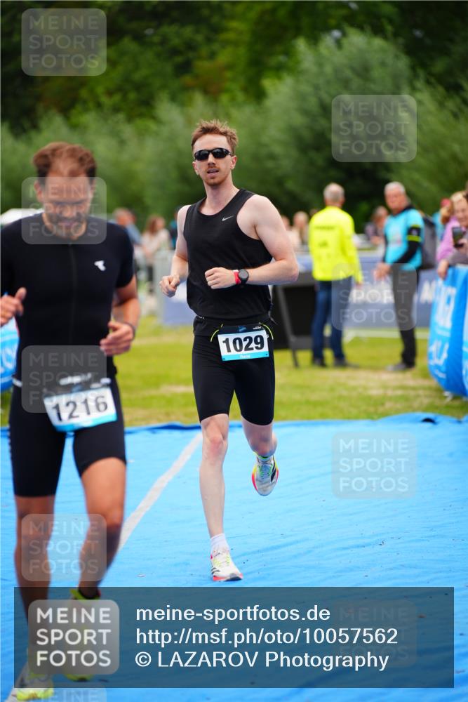 30.08.2026 - Elbe Triathlon Hamburg LAZAROV Photography http://msf.ph/oto/10057562 30.08.2026 11:20:22 Ziel 1013, 1029, 1094, 1216 meine-sportfotos.de