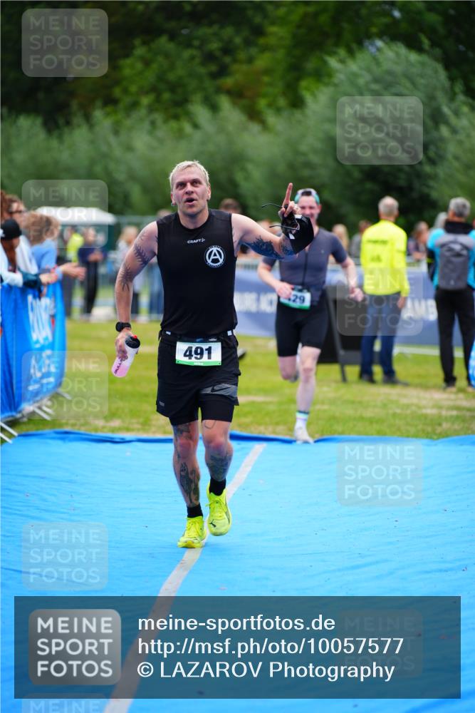 30.08.2026 - Elbe Triathlon Hamburg LAZAROV Photography http://msf.ph/oto/10057577 30.08.2026 11:20:32 Ziel 429, 491, 1101 meine-sportfotos.de
