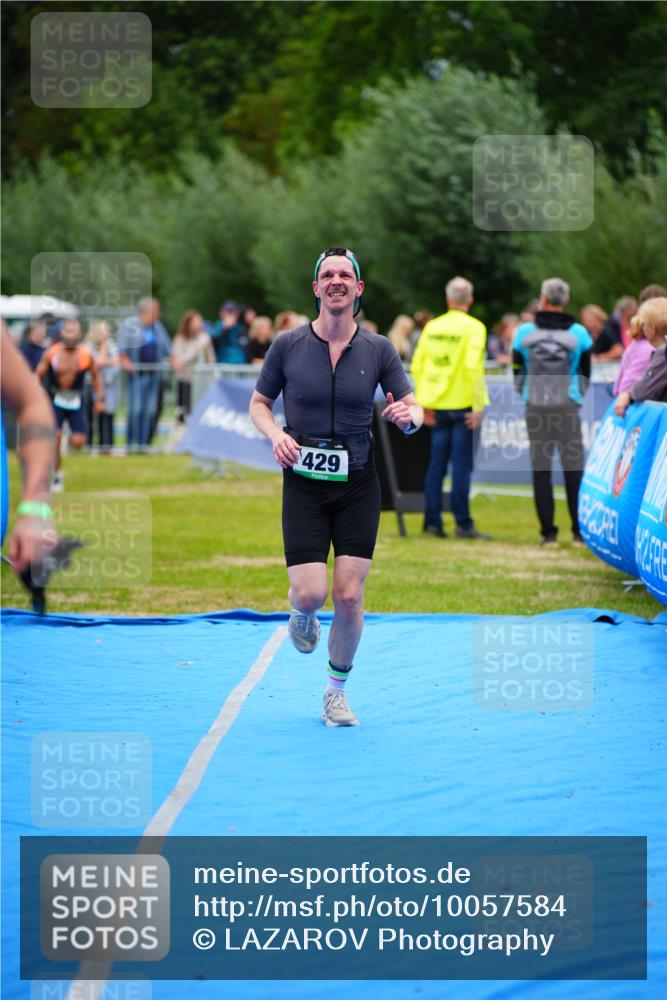 30.08.2026 - Elbe Triathlon Hamburg LAZAROV Photography http://msf.ph/oto/10057584 30.08.2026 11:20:33 Ziel 429, 491, 1101 meine-sportfotos.de