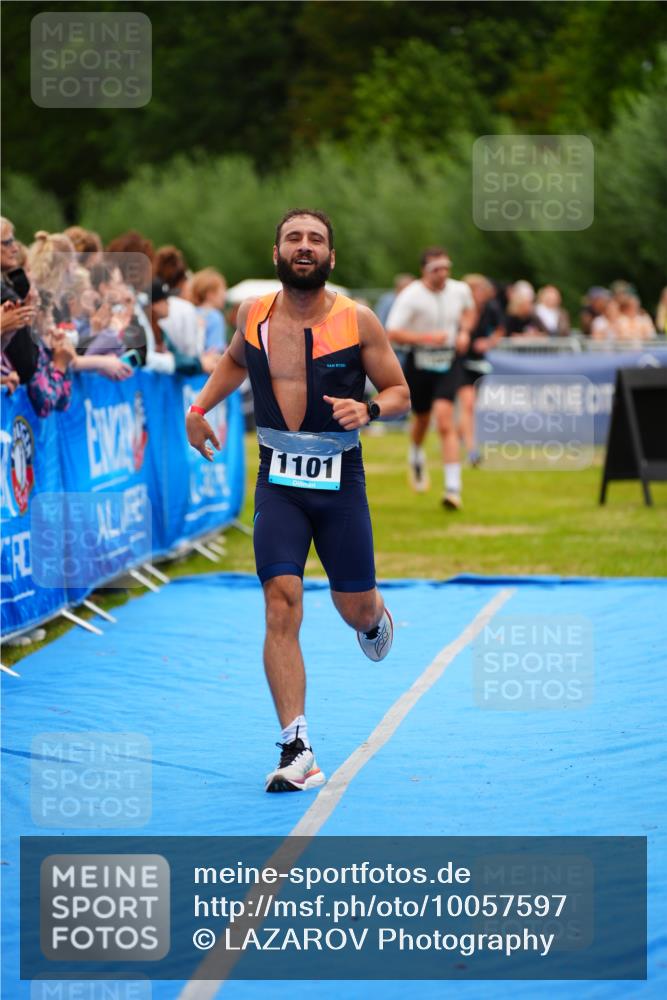 30.08.2026 - Elbe Triathlon Hamburg LAZAROV Photography http://msf.ph/oto/10057597 30.08.2026 11:20:39 Ziel 886, 1059, 1101 meine-sportfotos.de