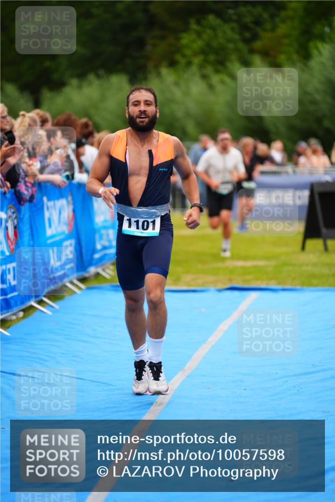 30.08.2026 - Elbe Triathlon Hamburg LAZAROV Photography http://msf.ph/oto/10057598 30.08.2026 11:20:39 Ziel 886, 1059, 1101 meine-sportfotos.de