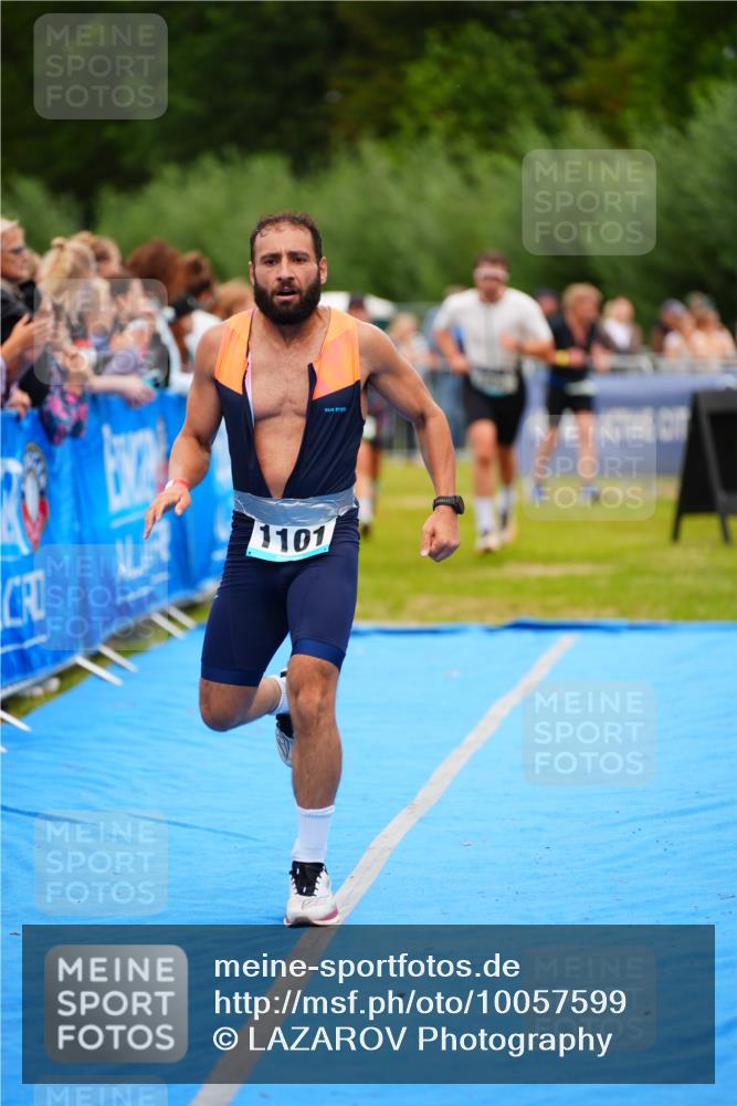 30.08.2026 - Elbe Triathlon Hamburg LAZAROV Photography http://msf.ph/oto/10057599 30.08.2026 11:20:40 Ziel 886, 1059, 1101 meine-sportfotos.de