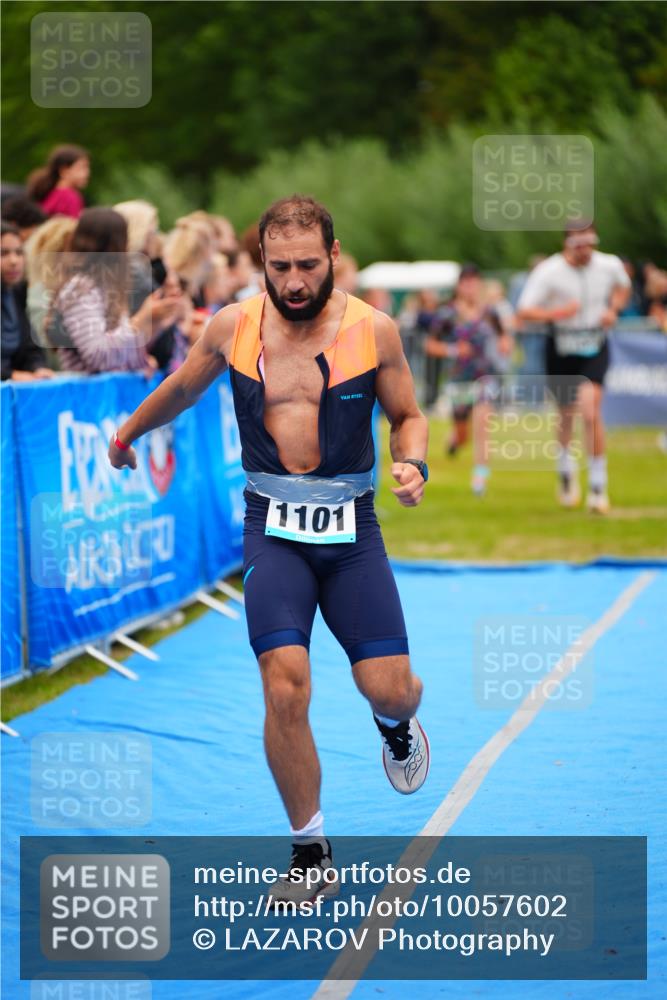 30.08.2026 - Elbe Triathlon Hamburg LAZAROV Photography http://msf.ph/oto/10057602 30.08.2026 11:20:40 Ziel 886, 1059, 1101 meine-sportfotos.de