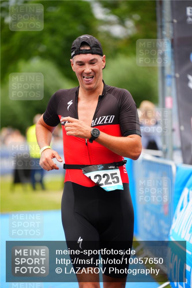 30.08.2026 - Elbe Triathlon Hamburg LAZAROV Photography http://msf.ph/oto/10057650 30.08.2026 11:21:05 Ziel 735, 1100, 1212, 1225, 1276 meine-sportfotos.de