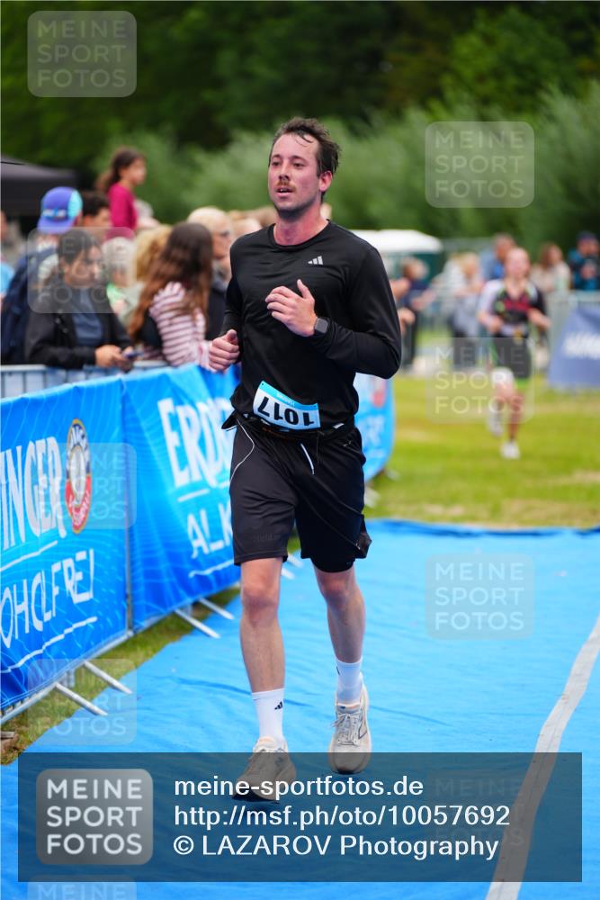30.08.2026 - Elbe Triathlon Hamburg LAZAROV Photography http://msf.ph/oto/10057692 30.08.2026 11:21:20 Ziel 834, 1017 meine-sportfotos.de