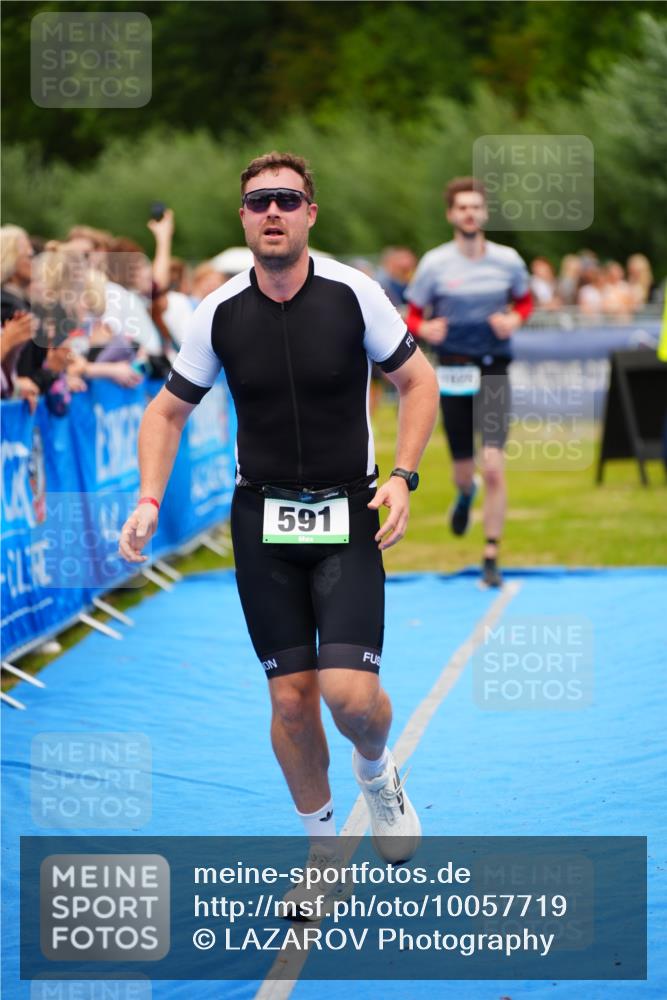30.08.2026 - Elbe Triathlon Hamburg LAZAROV Photography http://msf.ph/oto/10057719 30.08.2026 11:21:35 Ziel 540, 591, 1025 meine-sportfotos.de