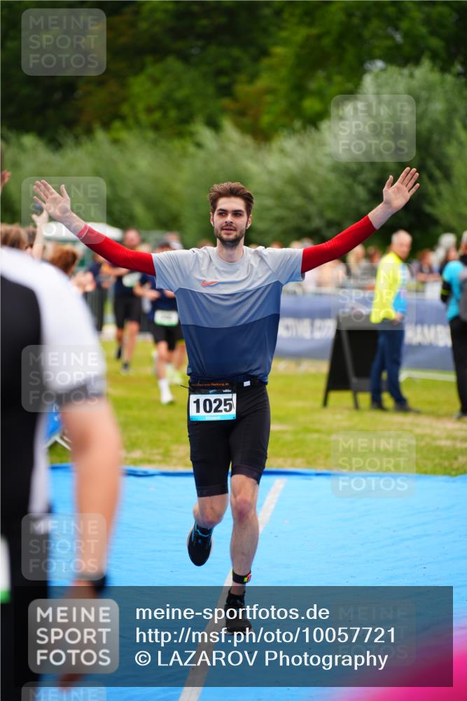 30.08.2026 - Elbe Triathlon Hamburg LAZAROV Photography http://msf.ph/oto/10057721 30.08.2026 11:21:37 Ziel 400, 540, 591, 1025 meine-sportfotos.de