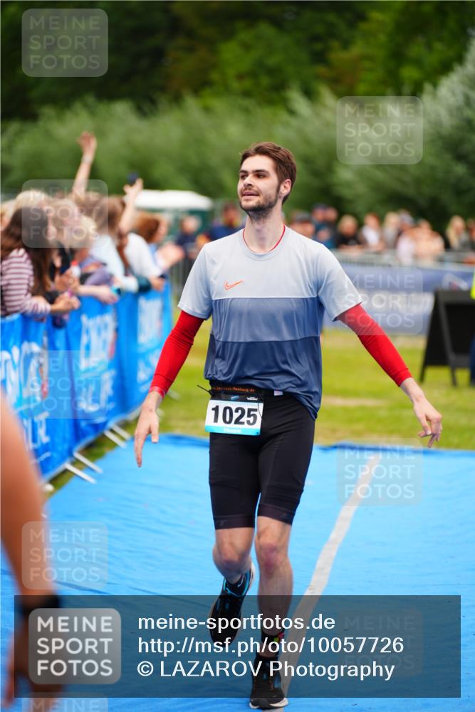 30.08.2026 - Elbe Triathlon Hamburg LAZAROV Photography http://msf.ph/oto/10057726 30.08.2026 11:21:38 Ziel 400, 540, 591, 1025 meine-sportfotos.de