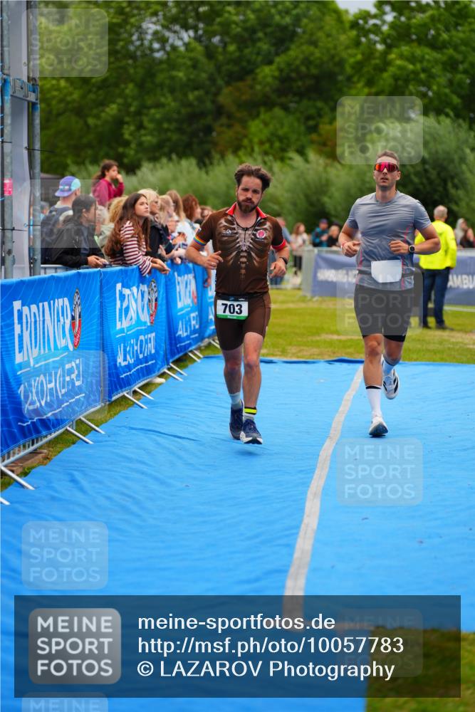 30.08.2026 - Elbe Triathlon Hamburg LAZAROV Photography http://msf.ph/oto/10057783 30.08.2026 11:22:06 Ziel 703, 1113 meine-sportfotos.de