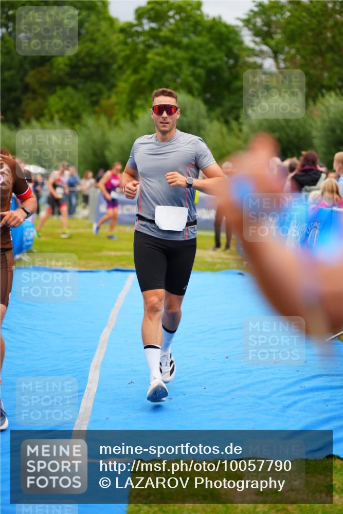 30.08.2026 - Elbe Triathlon Hamburg LAZAROV Photography http://msf.ph/oto/10057790 30.08.2026 11:22:07 Ziel 703, 1113 meine-sportfotos.de