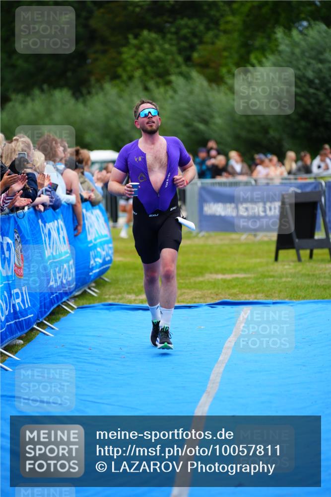 30.08.2026 - Elbe Triathlon Hamburg LAZAROV Photography http://msf.ph/oto/10057811 30.08.2026 11:22:23 Ziel 589, 1009, 1035 meine-sportfotos.de