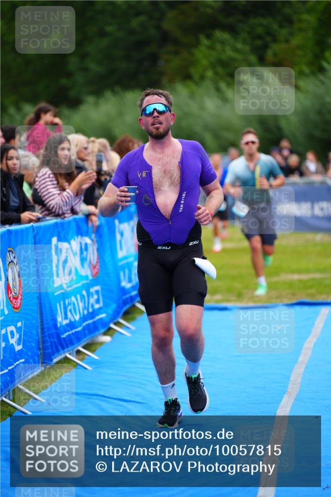 30.08.2026 - Elbe Triathlon Hamburg LAZAROV Photography http://msf.ph/oto/10057815 30.08.2026 11:22:25 Ziel 589, 1009, 1035, 1069 meine-sportfotos.de
