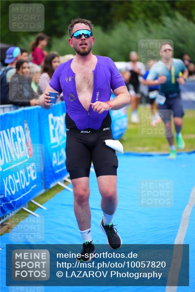 30.08.2026 - Elbe Triathlon Hamburg LAZAROV Photography http://msf.ph/oto/10057820 30.08.2026 11:22:26 Ziel 589, 1009, 1035, 1069 meine-sportfotos.de