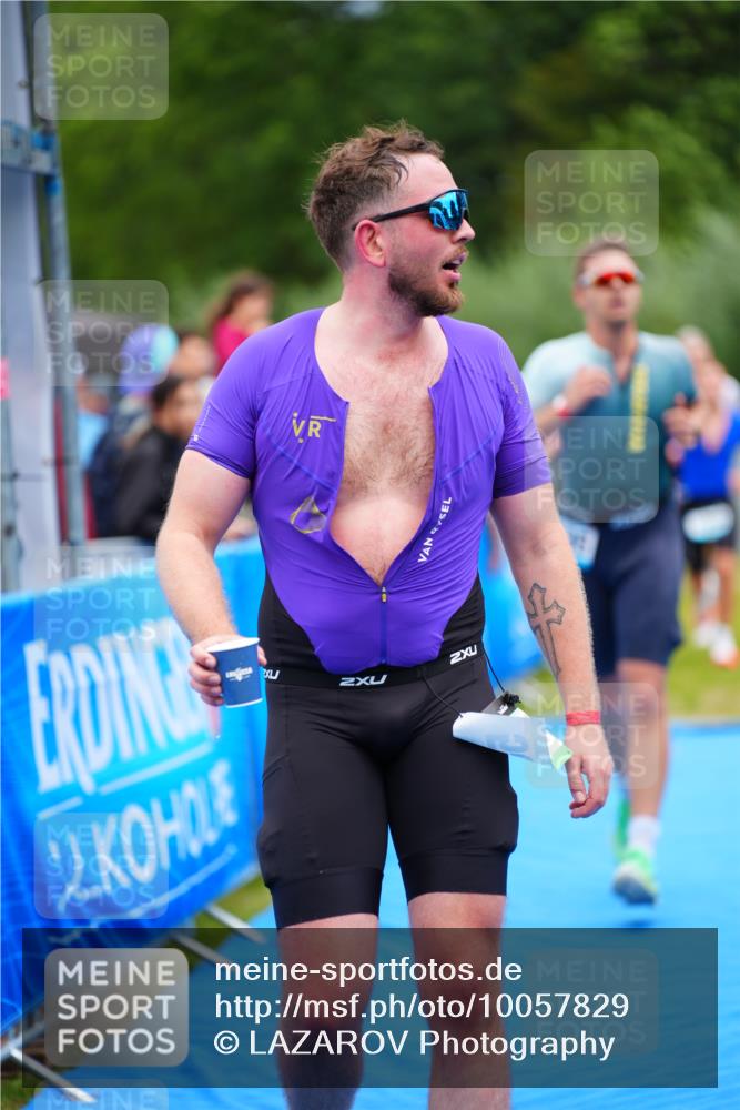 30.08.2026 - Elbe Triathlon Hamburg LAZAROV Photography http://msf.ph/oto/10057829 30.08.2026 11:22:27 Ziel 589, 1009, 1035, 1069 meine-sportfotos.de