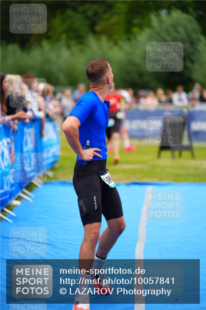 30.08.2026 - Elbe Triathlon Hamburg LAZAROV Photography http://msf.ph/oto/10057841 30.08.2026 11:22:33 Ziel 1009, 1069, 1102 meine-sportfotos.de