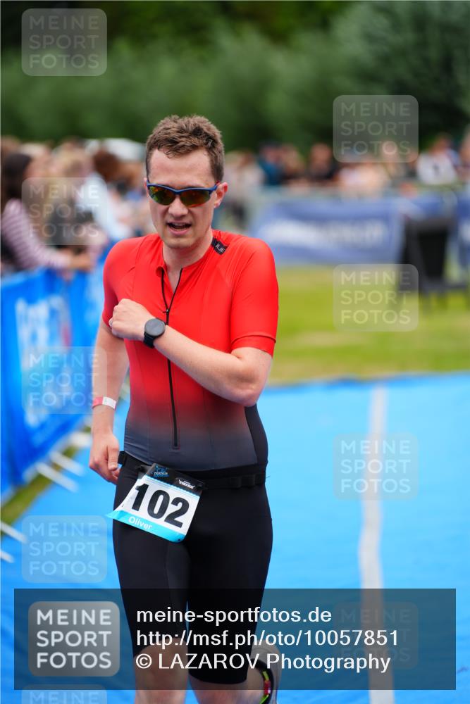 30.08.2026 - Elbe Triathlon Hamburg LAZAROV Photography http://msf.ph/oto/10057851 30.08.2026 11:22:38 Ziel 455, 853, 1102 meine-sportfotos.de