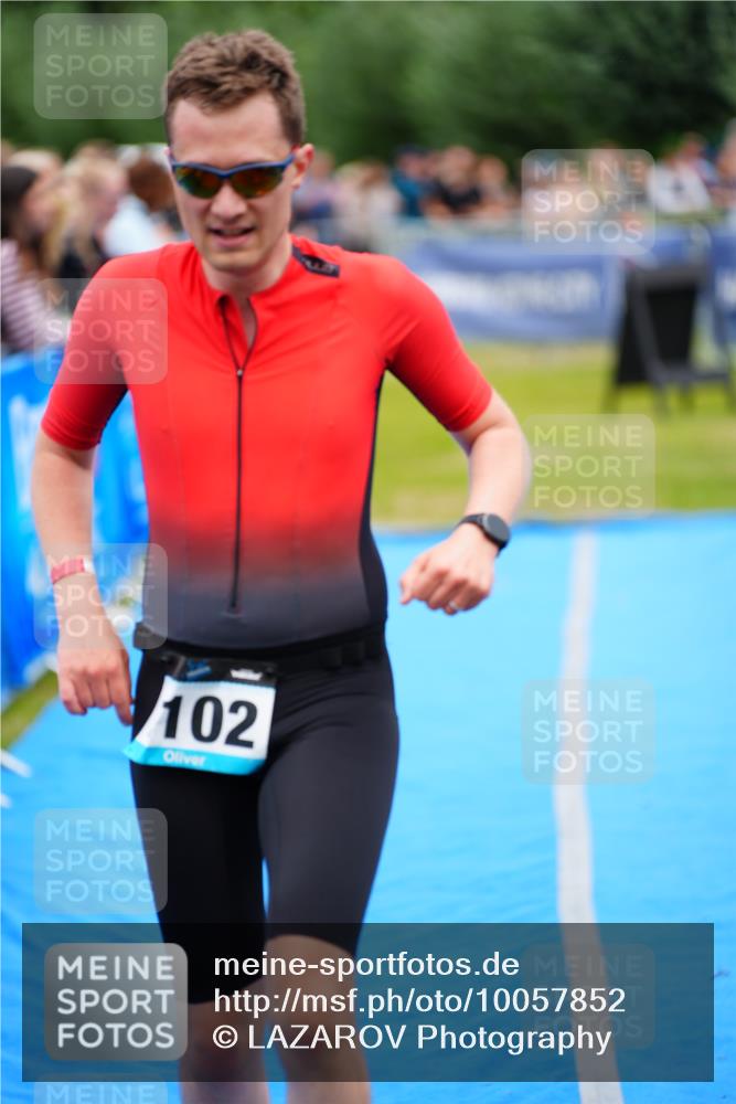 30.08.2026 - Elbe Triathlon Hamburg LAZAROV Photography http://msf.ph/oto/10057852 30.08.2026 11:22:38 Ziel 455, 853, 1102 meine-sportfotos.de
